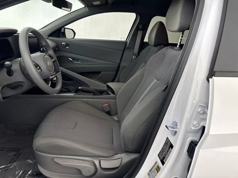 Used 2026 Hyundai Elantra SE FWD image 28