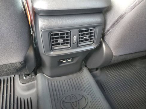 Used 2021 Toyota RAV4 XLE w/ Convenience Package image 13