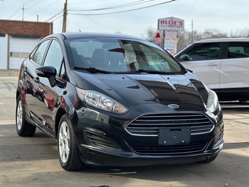 Used 2015 Ford Fiesta SE image 1