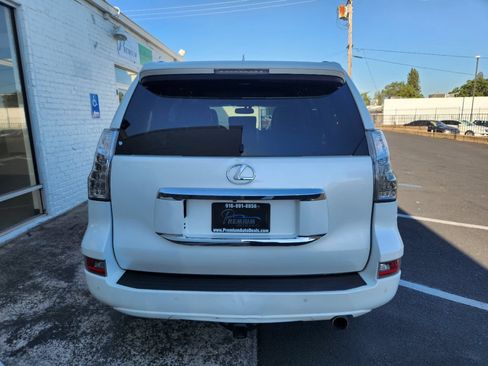 Used 2017 Lexus GX 460 Premium w/ Premium Package AWD/4WD image 4