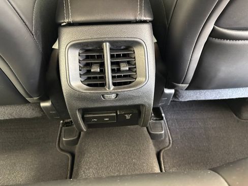 Used 2019 Jeep Cherokee Limited AWD/4WD image 35