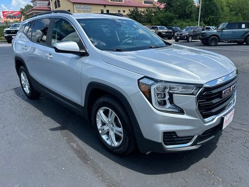 Used 2022 GMC Terrain SLE w/ Driver Convenience Package AWD/4WD image 3