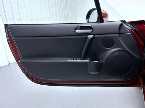 Used 2006 MAZDA MX-5 Miata RWD image 9