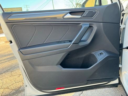Used 2019 Volkswagen Tiguan SEL Premium w/ 3rd Row Seat Package image 26