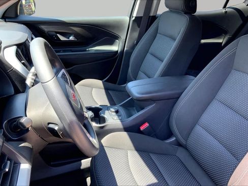 Used 2024 GMC Terrain SLE w/ Driver Convenience Package FWD image 8