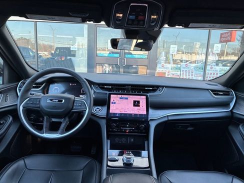 New 2025 Jeep Grand Cherokee Limited image 12