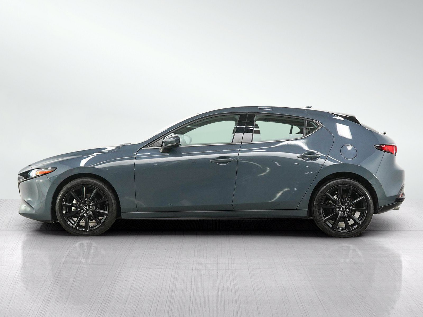 Used 2022 MAZDA MAZDA3 s FWD image 2