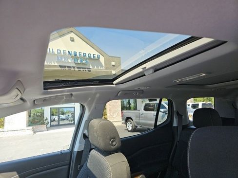 Used 2023 GMC Acadia SLE image 45