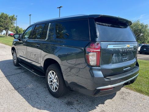 Used 2021 Chevrolet Suburban LT RWD image 3
