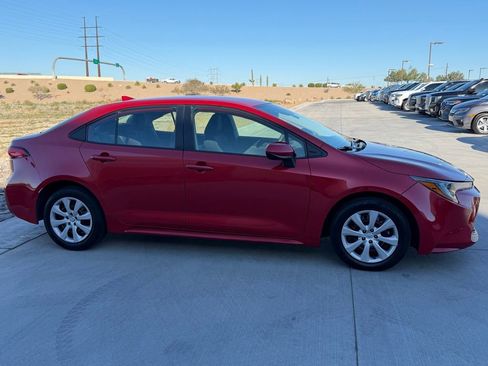 Used 2021 Toyota Corolla LE image 3