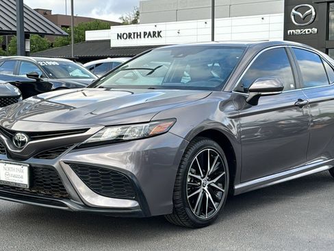 Used 2023 Toyota Camry SE w/ Convenience Package image 4