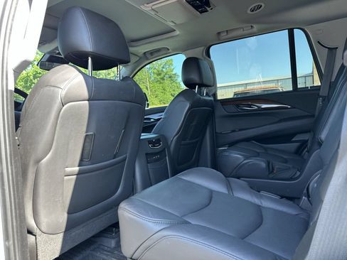 Used 2020 Cadillac Escalade Luxury AWD/4WD image 21