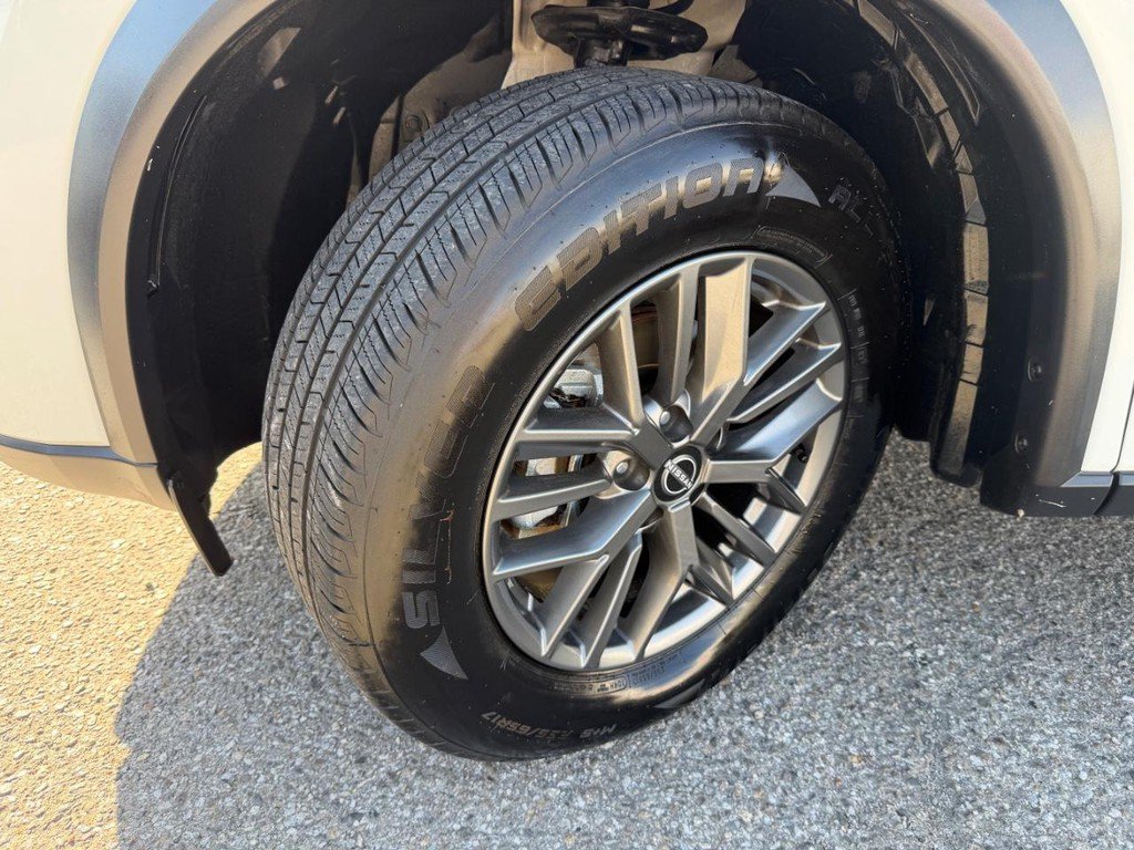 Used 2024 Nissan Rogue S FWD image 39