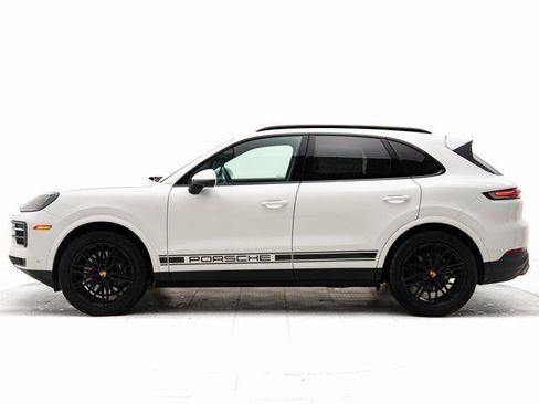 Certified 2025 Porsche Cayenne image 2