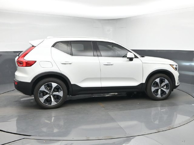 Used 2024 Volvo XC40 B5 Plus AWD/4WD image 9