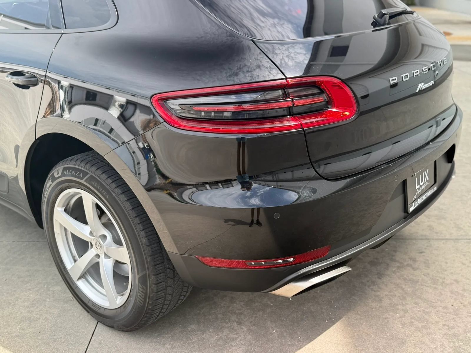 Used 2018 Porsche Macan Sport Edition AWD/4WD image 12