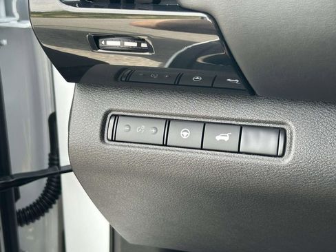 Used 2025 Nissan Pathfinder SV FWD image 20