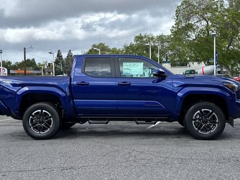 New 2025 Toyota Tacoma TRD Sport image 4