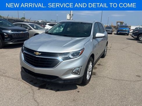 Used 2020 Chevrolet Equinox LT w/ Driver Convenience Package FWD image 2