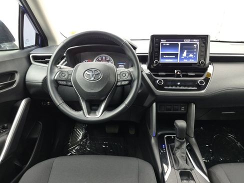 Used 2022 Toyota Corolla Cross LE w/ Moonroof Package image 16
