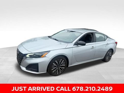 Used 2024 Nissan Altima 2.5 SV FWD image 1