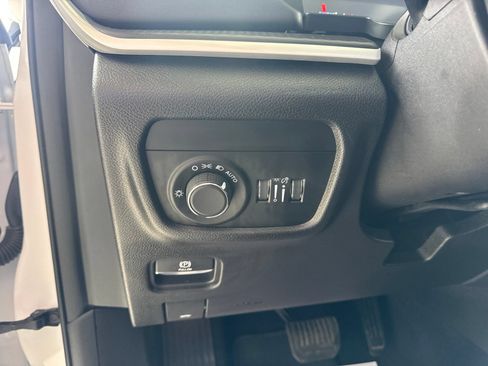Used 2023 Jeep Grand Cherokee Laredo X AWD/4WD image 28