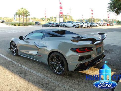 Used 2024 Chevrolet Corvette Z06 w/ Z07 Performance Package RWD image 3