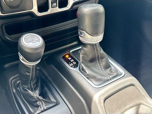 Used 2022 Jeep Wrangler Unlimited Sahara w/ Cold Weather Group AWD/4WD image 18