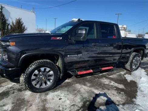 Used 2024 Chevrolet Silverado 2500 Custom w/ Custom Value Package image 6