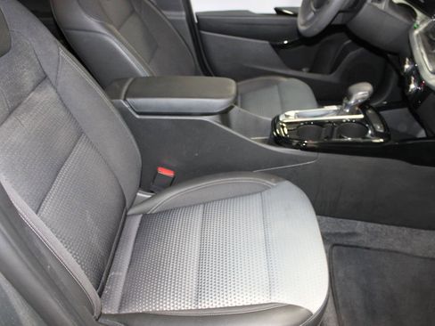 Used 2025 Chevrolet Trax LT image 18