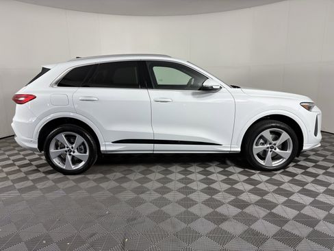 Used 2025 Audi Q5 Premium Plus w/ Premium Plus image 8