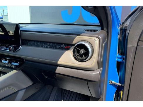 Used 2023 Chevrolet Colorado ZR2 w/ ZR2 Convenience Package III AWD/4WD image 18