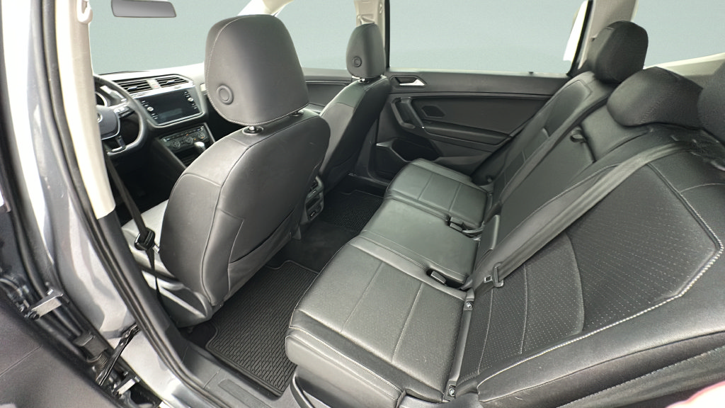 Used 2020 Volkswagen Tiguan SE w/ Panoramic Sunroof Package AWD/4WD image 10