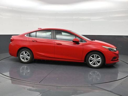 Used 2017 Chevrolet Cruze LT w/ Convenience Package FWD image 6