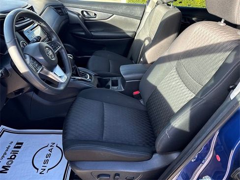 Used 2017 Nissan Rogue SV image 18