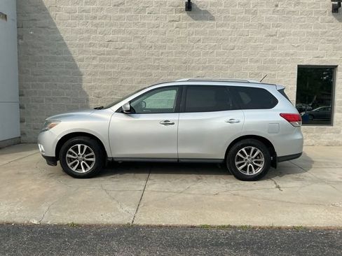 Used 2014 Nissan Pathfinder SV AWD/4WD image 4
