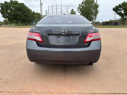 Used 2011 Toyota Camry LE FWD image 25