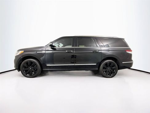Used 2022 Lincoln Navigator L Reserve w/ Monochromatic Package RWD image 2