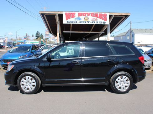 Used 2017 Dodge Journey SE w/ Flexible Seating Group image 3