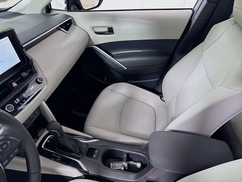 Used 2024 Toyota Corolla Cross LE w/ Moonroof Package AWD/4WD image 23