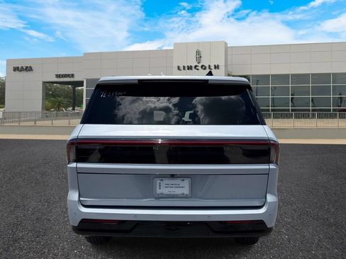 New 2026 Lincoln Navigator Reserve AWD/4WD image 4
