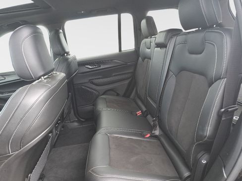 Certified 2023 Jeep Grand Cherokee Altitude AWD/4WD image 15