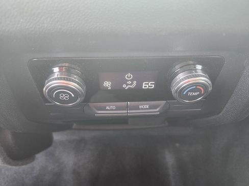 Used 2025 GMC Acadia Elevation image 31