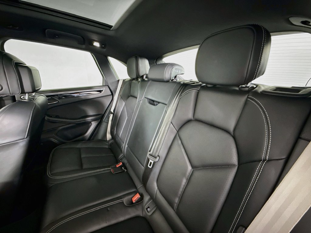 Certified 2024 Porsche Macan S AWD/4WD image 23