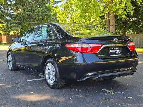 Used 2016 Toyota Camry SE w/ Moonroof Package FWD image 4