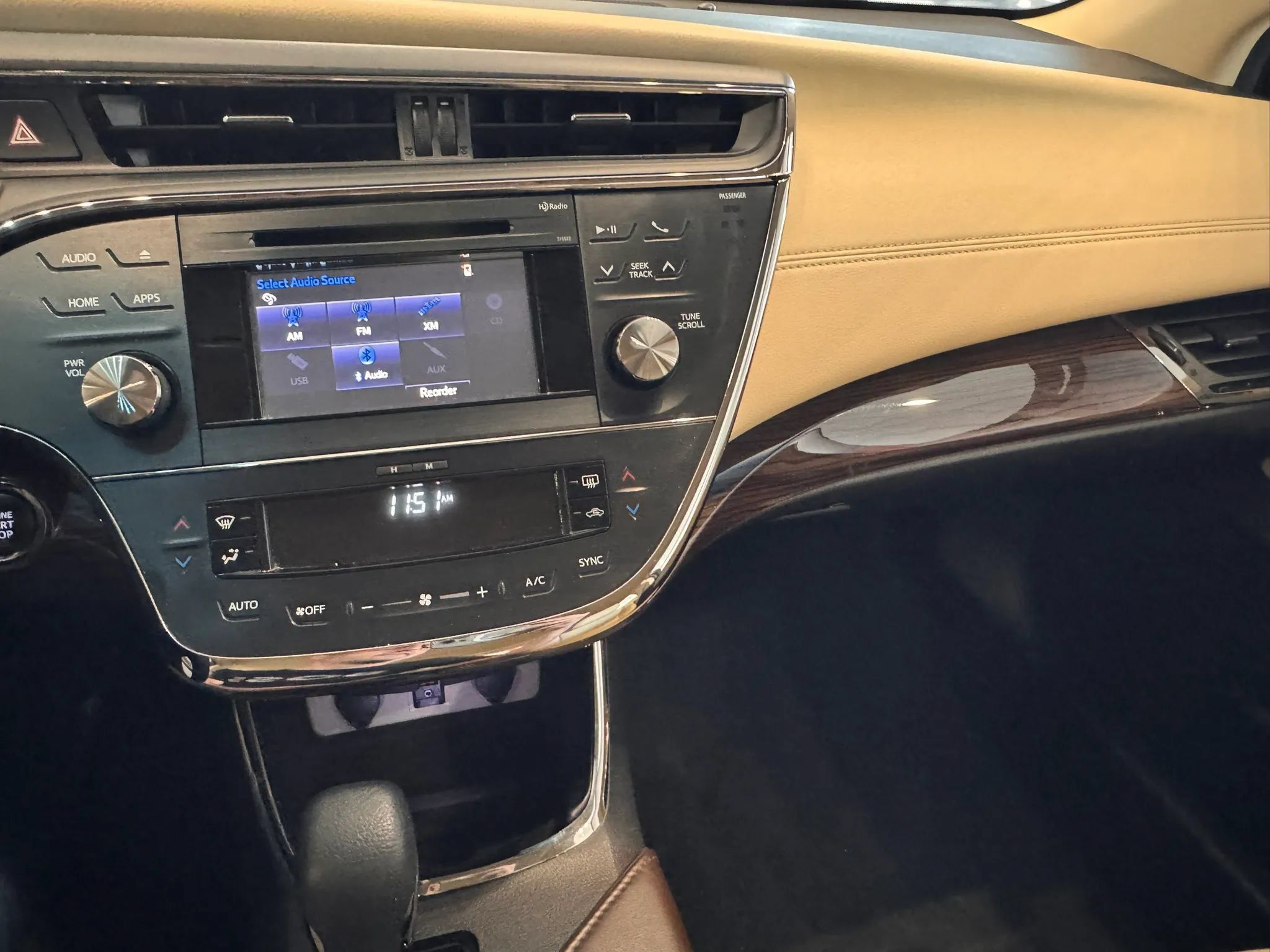 Used 2015 Toyota Avalon XLE FWD image 35