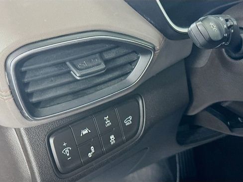 Used 2019 Hyundai Santa Fe Limited image 11