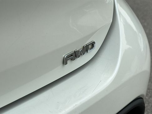 Used 2020 Toyota Highlander L AWD/4WD image 10