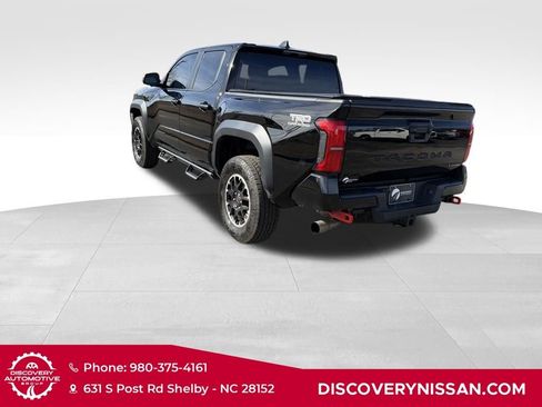 Used 2024 Toyota Tacoma TRD Off-Road AWD/4WD image 8