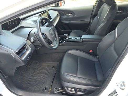 Certified 2024 Toyota Prius XLE image 8